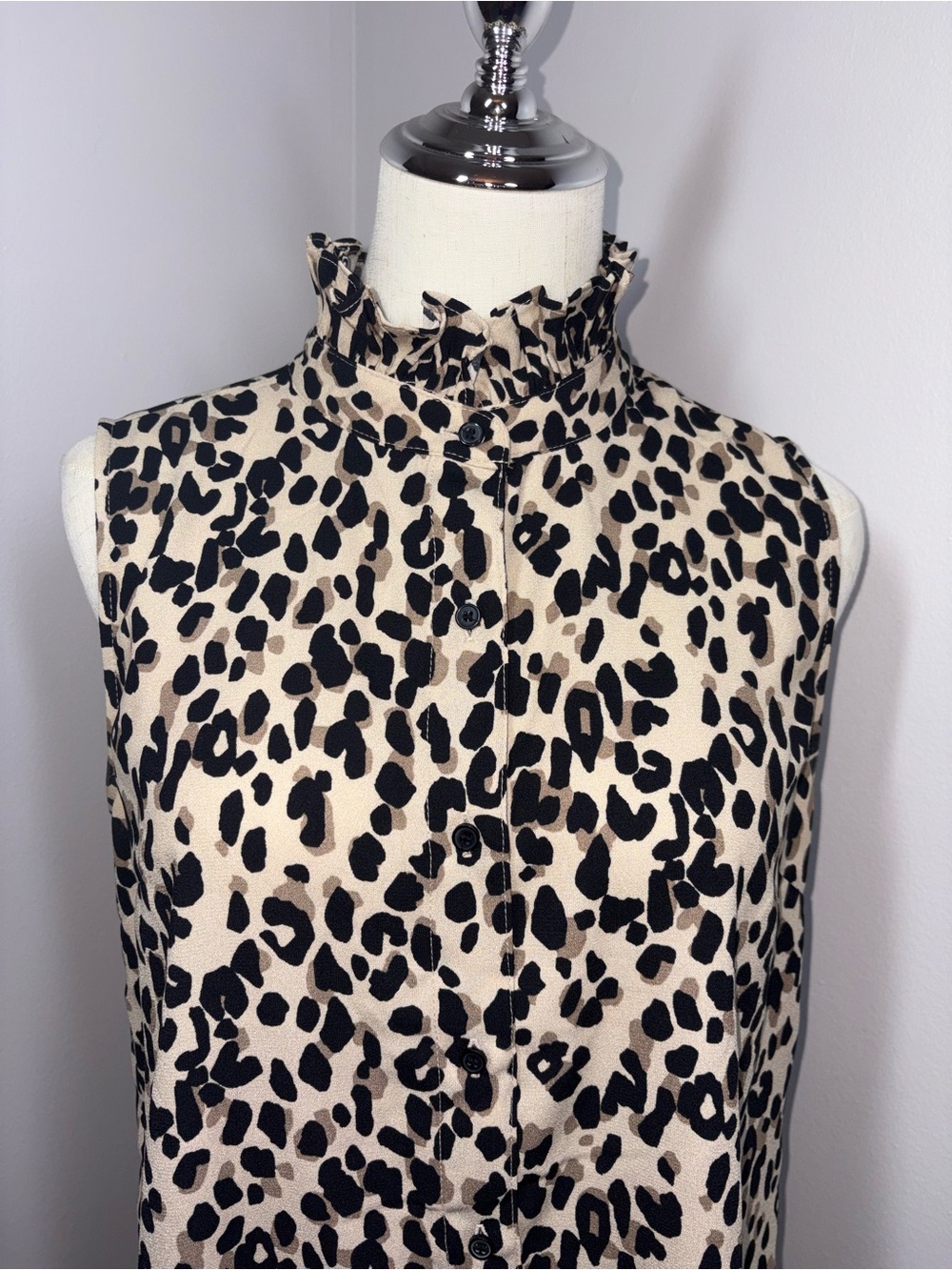 Halogen Sleeveless Tie Neck Leopard Print Blouse Careerwear Formal Size Small - Picture 4 of 16